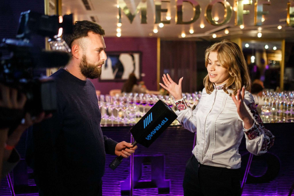 В цій публікації хочу привітати всіх дотичних та безпосередніх учасників однієї із найцікавіших професій - дня працівників засбів масової інформації.

Я точно знаю, що загалом сучасне суспільство важко уявити без інформації, без професійного висвітлення подій та фактів, тобто його не можна уявити без вас Дякую, що ви є, що впливаєте та допомагаєте. 

Бажаю щоб ніщо вам не заважало бути й надалі правдивими та неупередженими, небайдужими та впевненими у собі. Ну і звичайно, побільше інформаційних приводів, кльових умов роботи та шаленого задоволення.